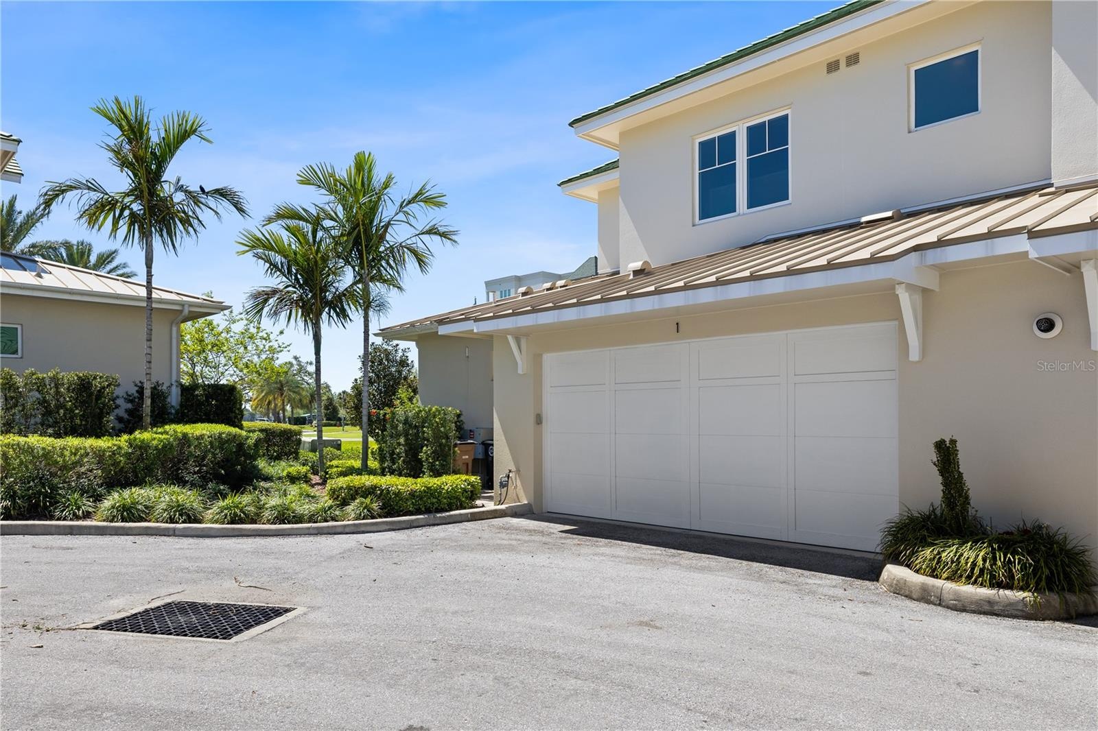 1 Palm Ter garage