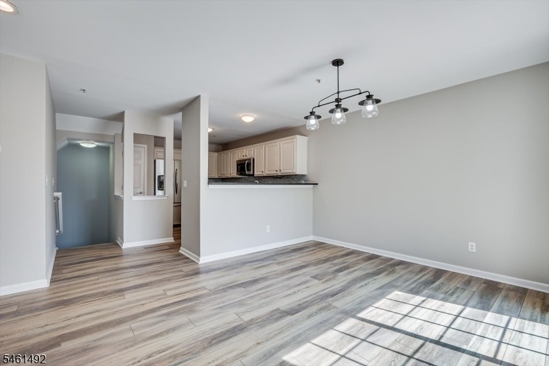 Dining & Kitchen