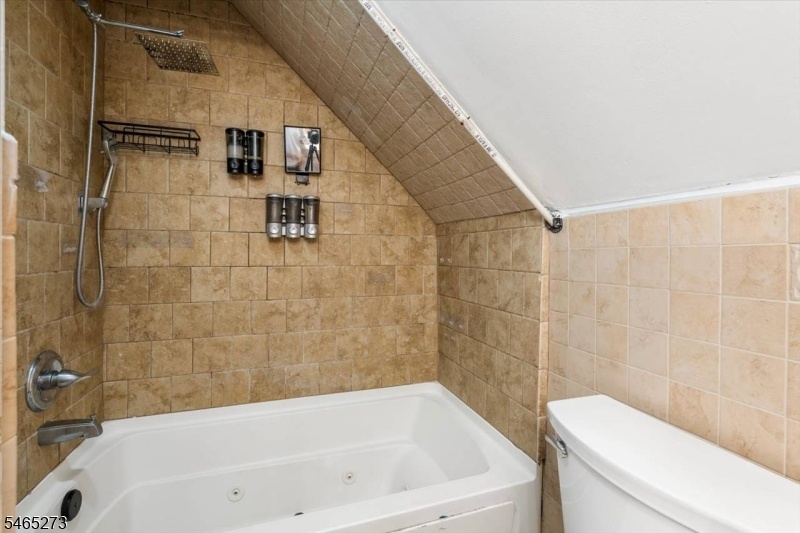 2nd Floor Bathroom With Tub