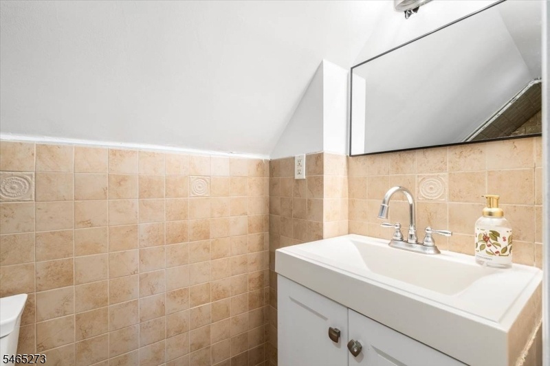 2nd Floor Bathroom