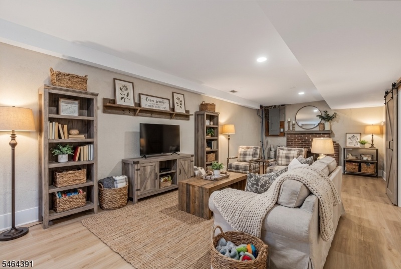 Family Room VS