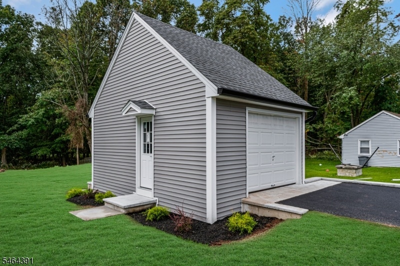 Detached Garage