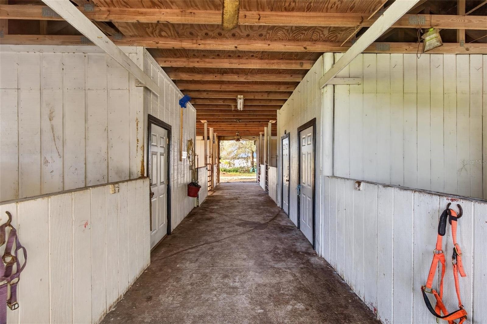 Barn with 6 stalls