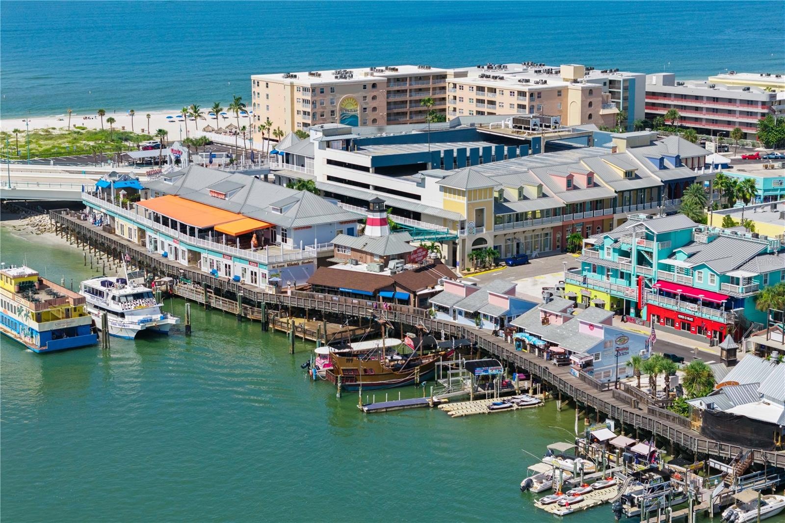 only minutes to John's Pass Villiage for shopping, dining, parasailing, fishing tours and more!