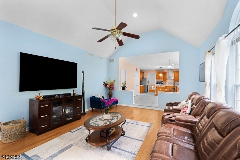 GREAT ROOM / FAMILY ROOM