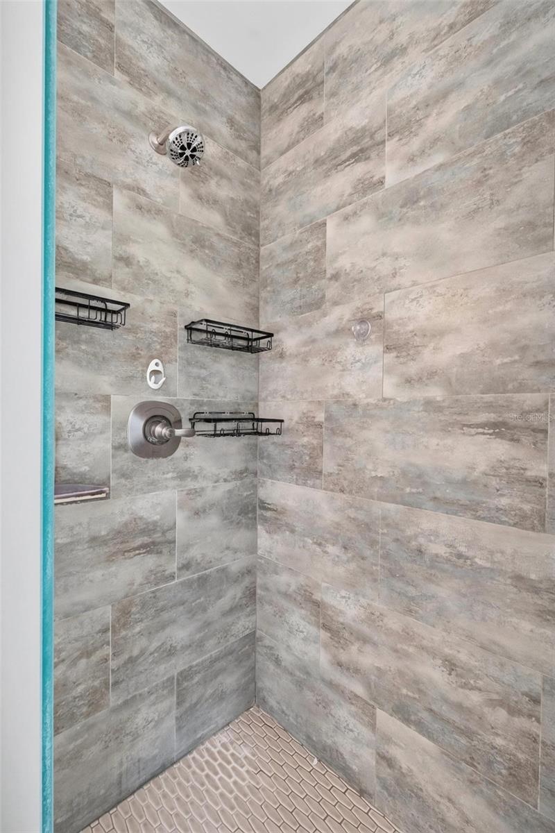 Primary Shower (Main House)