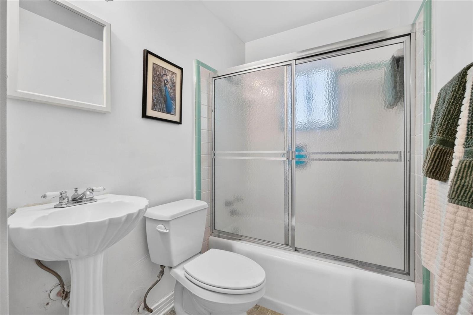 Guest Bathroom (Main House)