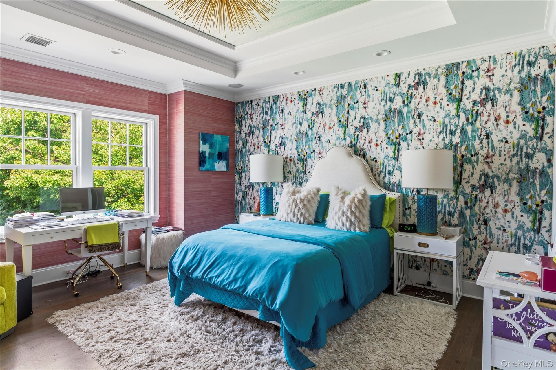Bedroom with en suite bath, WIC and waterviews