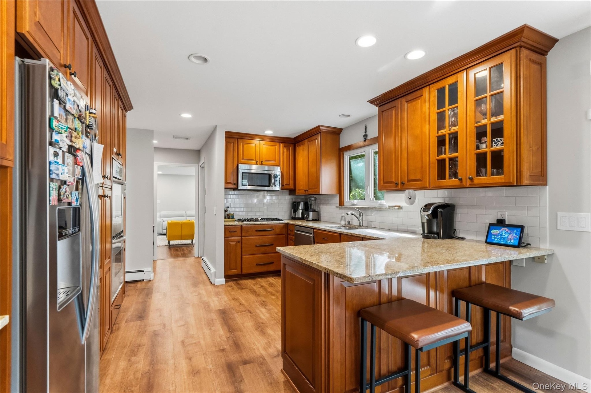 SS Appliances, Gas Cooking, Granite Countertops