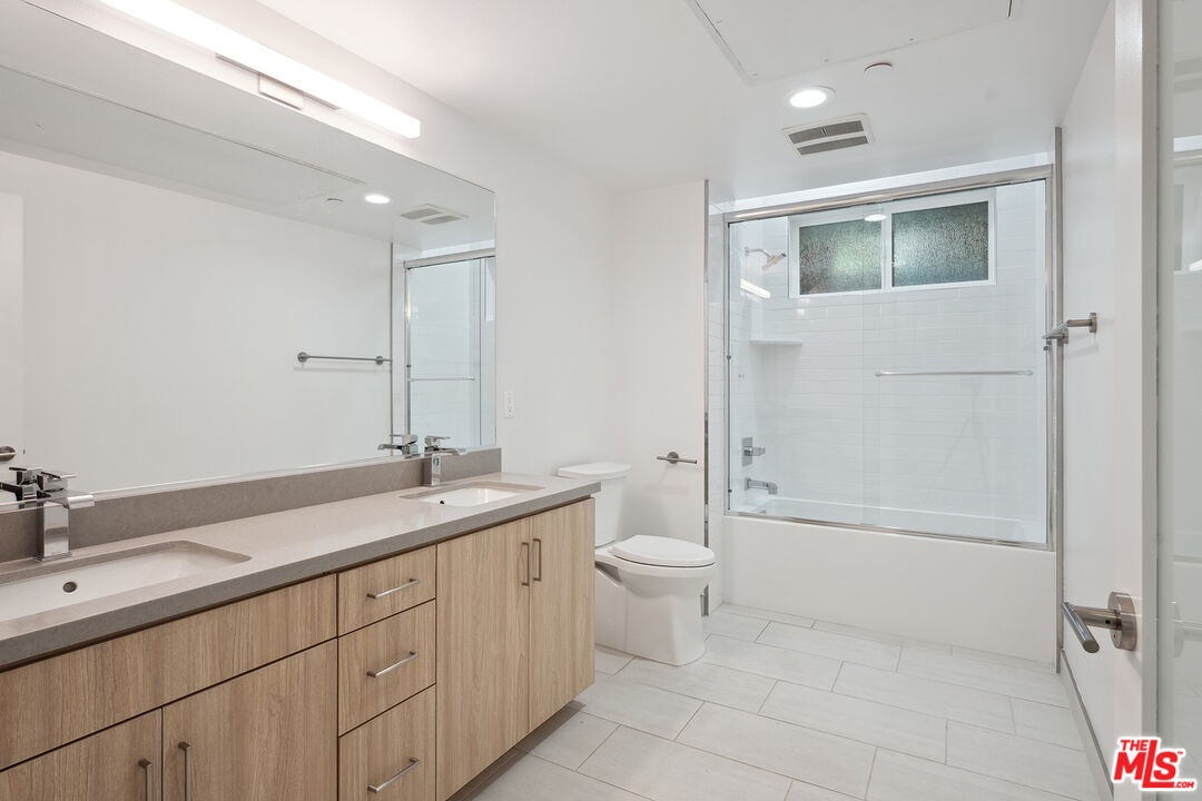 2nd Bathroom with dual sinks,