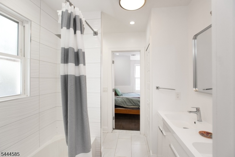 Jack n Jill bath on 2nd floor
