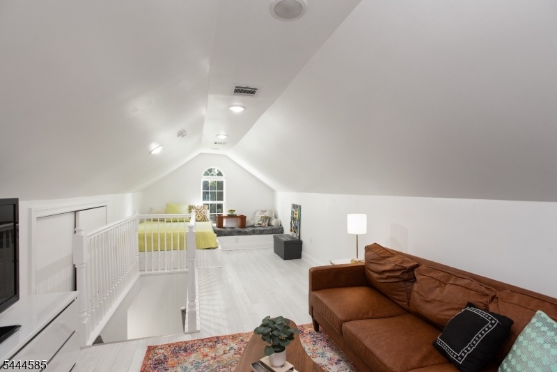 Attic Bedroom #4 w/ full bath