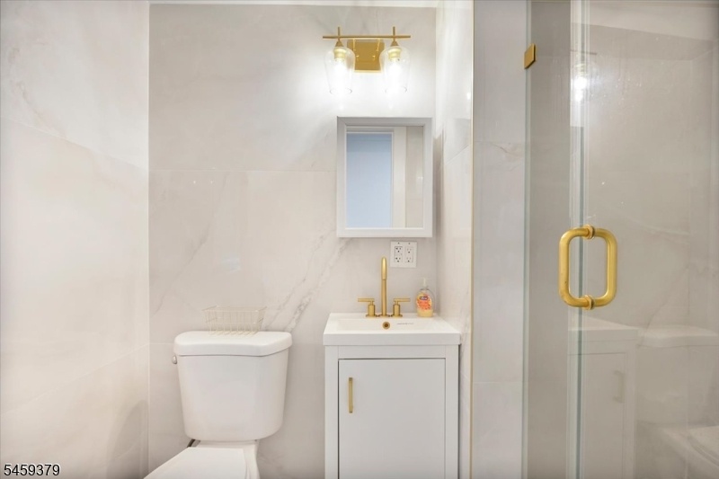1st Fl Full Bath