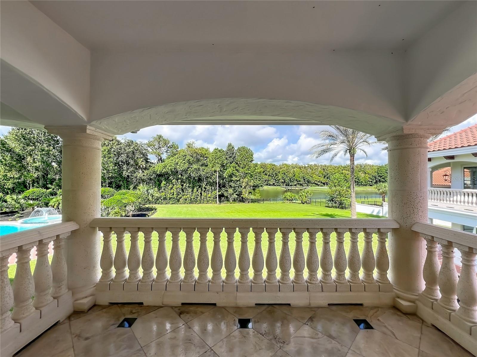 upstairs 2nd bed balcony