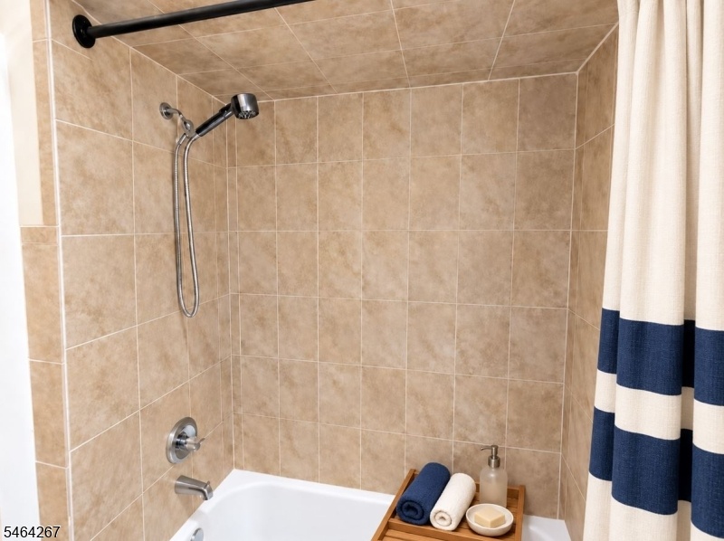 Unit R2 - Bathroom