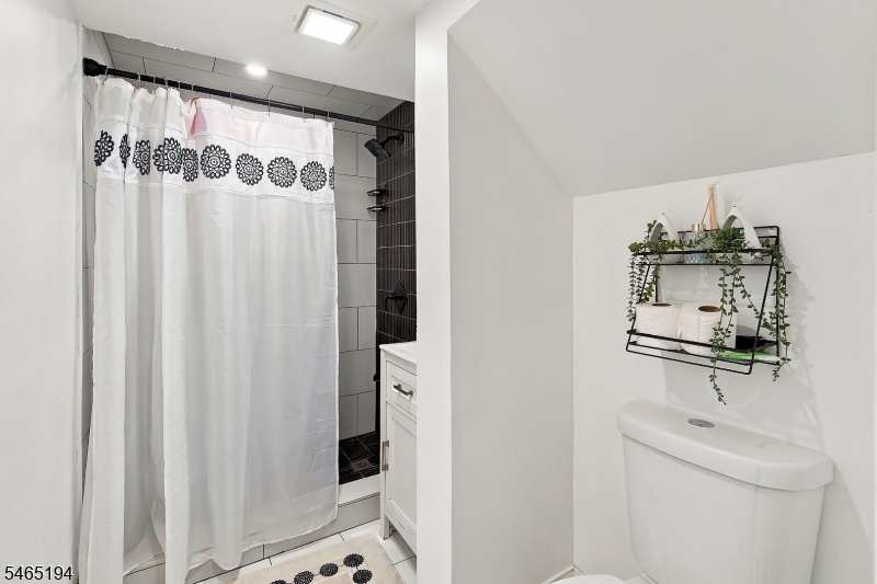 1st Floor Full Bathroom