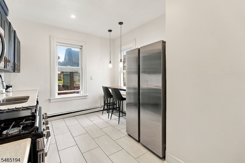2nd Floor Kitchen - Eat in