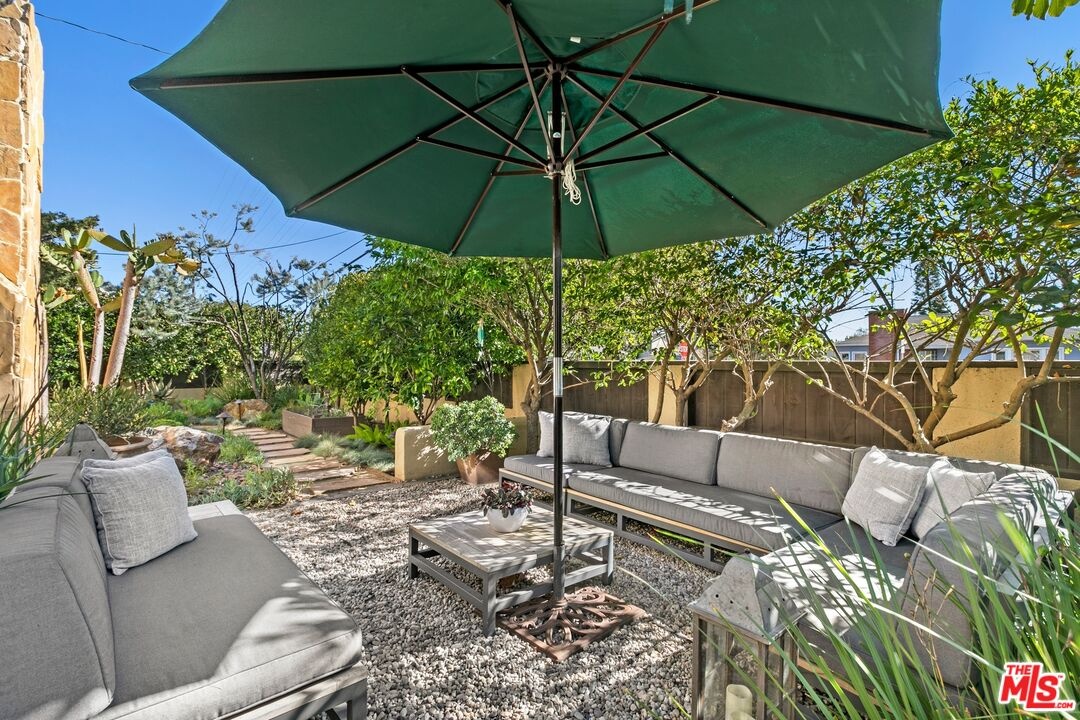 Garden Lounge Area