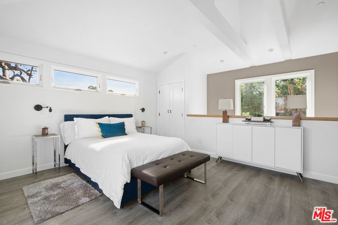 Guest House - spacious bedroom