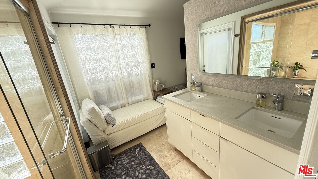 Primary Bathroom with Double S