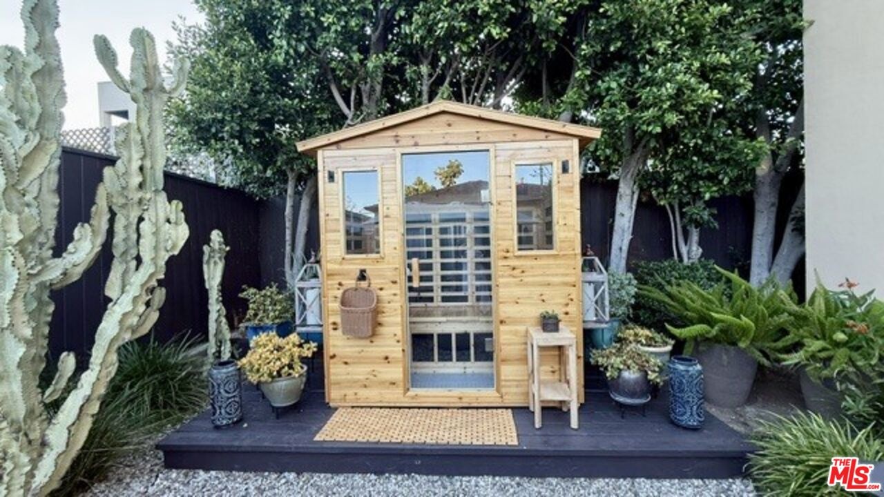 Infrared Sauna with Redlight T