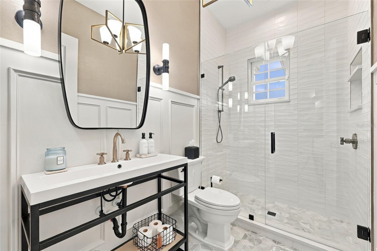 1ST FLOOR FULL BATHROOM