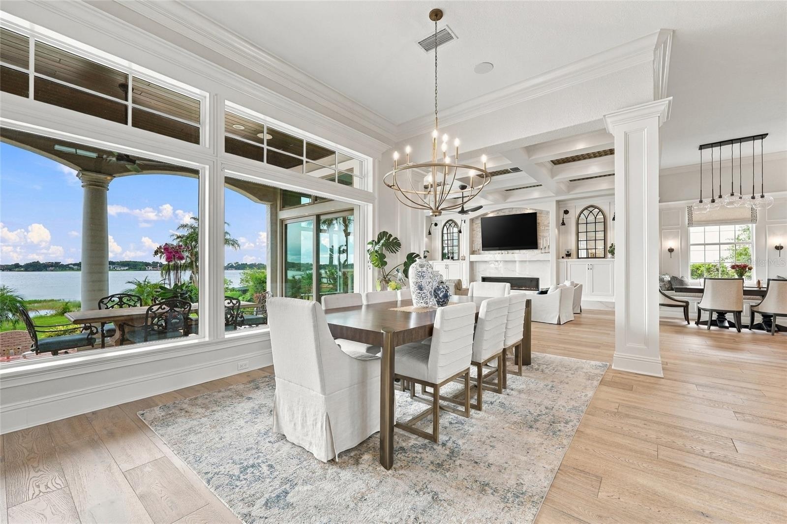 DINING AREA WITH VIEWS OF LAKE DOWN