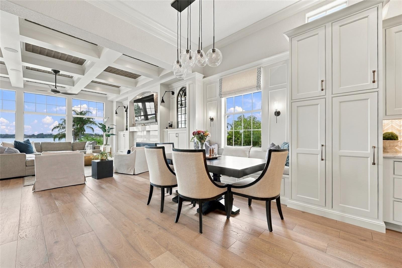 BREAKFAST NOOK WITH BUILT-IN BENCH
