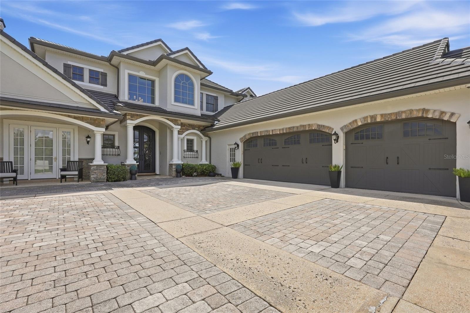 3-CAR GARAGE