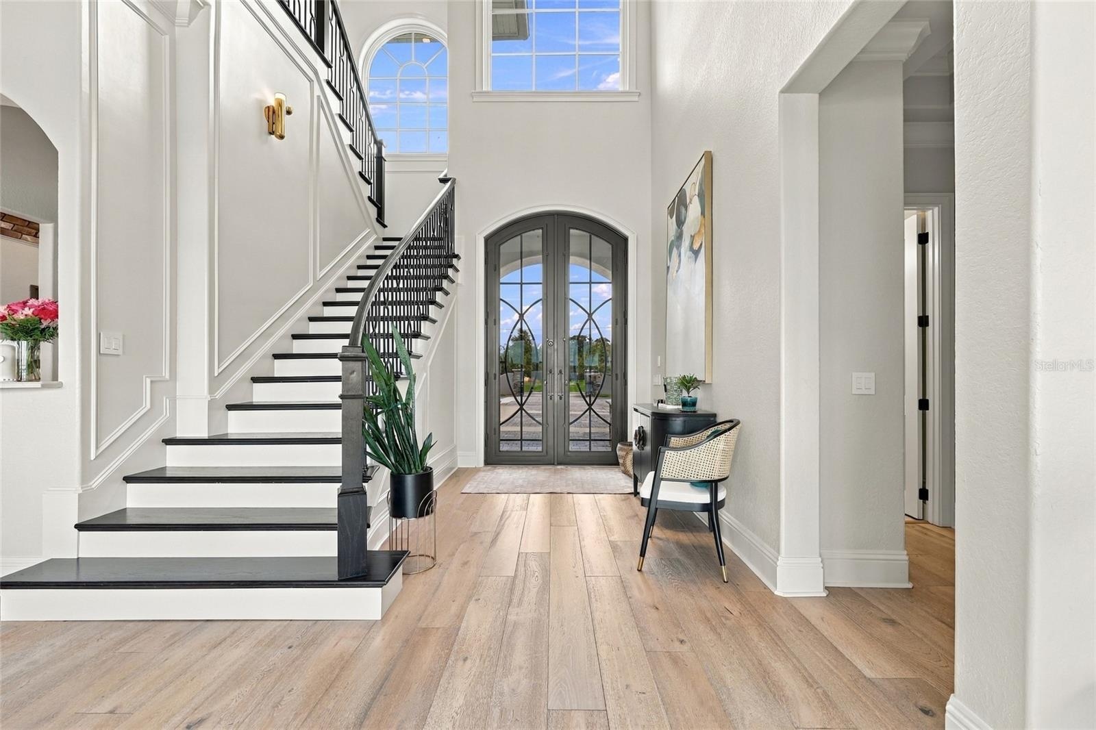 FRONT ENTRY W/26 FOOT CEILINGS