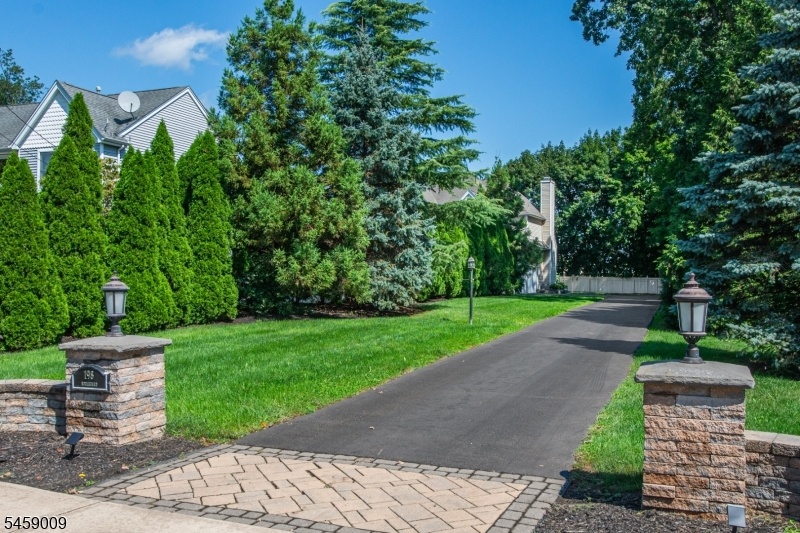 Private Entry from Boulevard