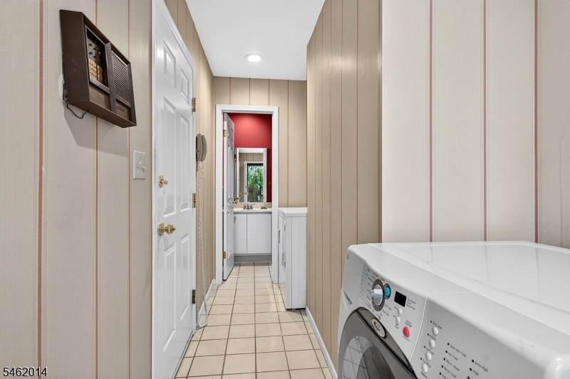 Laundry room & powder room