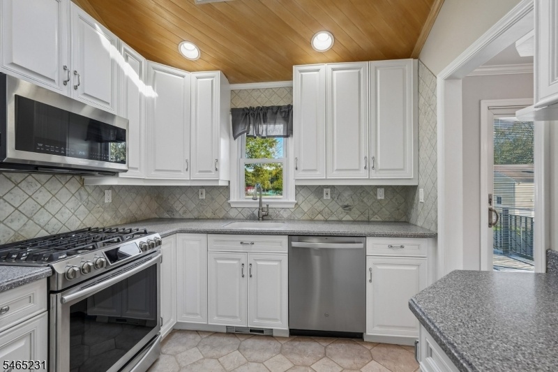 Kitchen 3