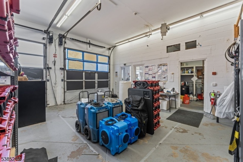 Garage Bay 2 & 3