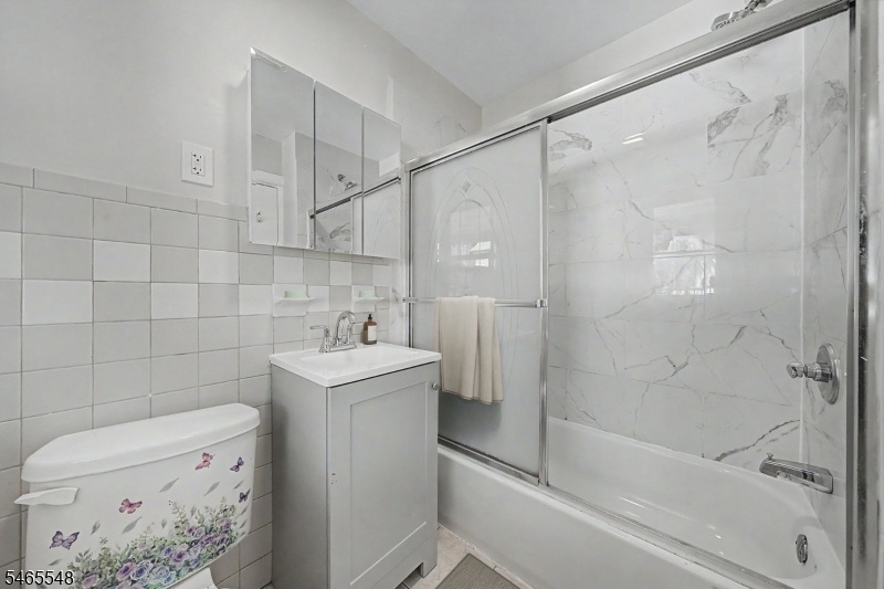 2nd FL Full Bathroom #1