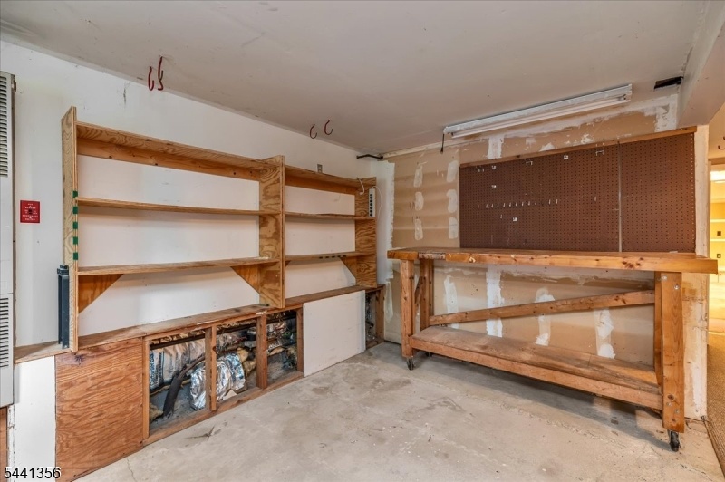 Workshop/Half Garage