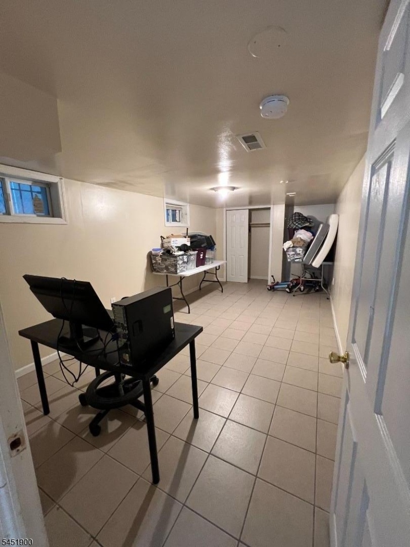 BASEMENT FRONT HOUSE