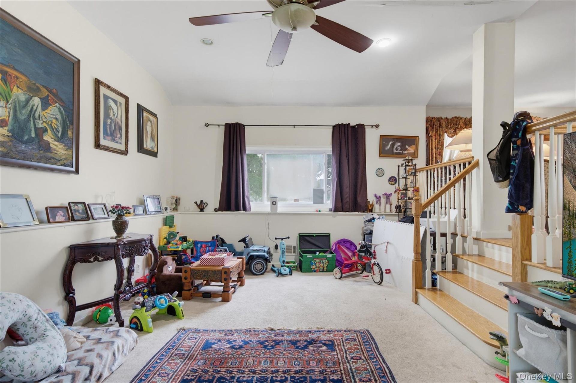 Carpeted flooring, ceiling fan, recessed lighting, and a wood-finish staircase with white risers