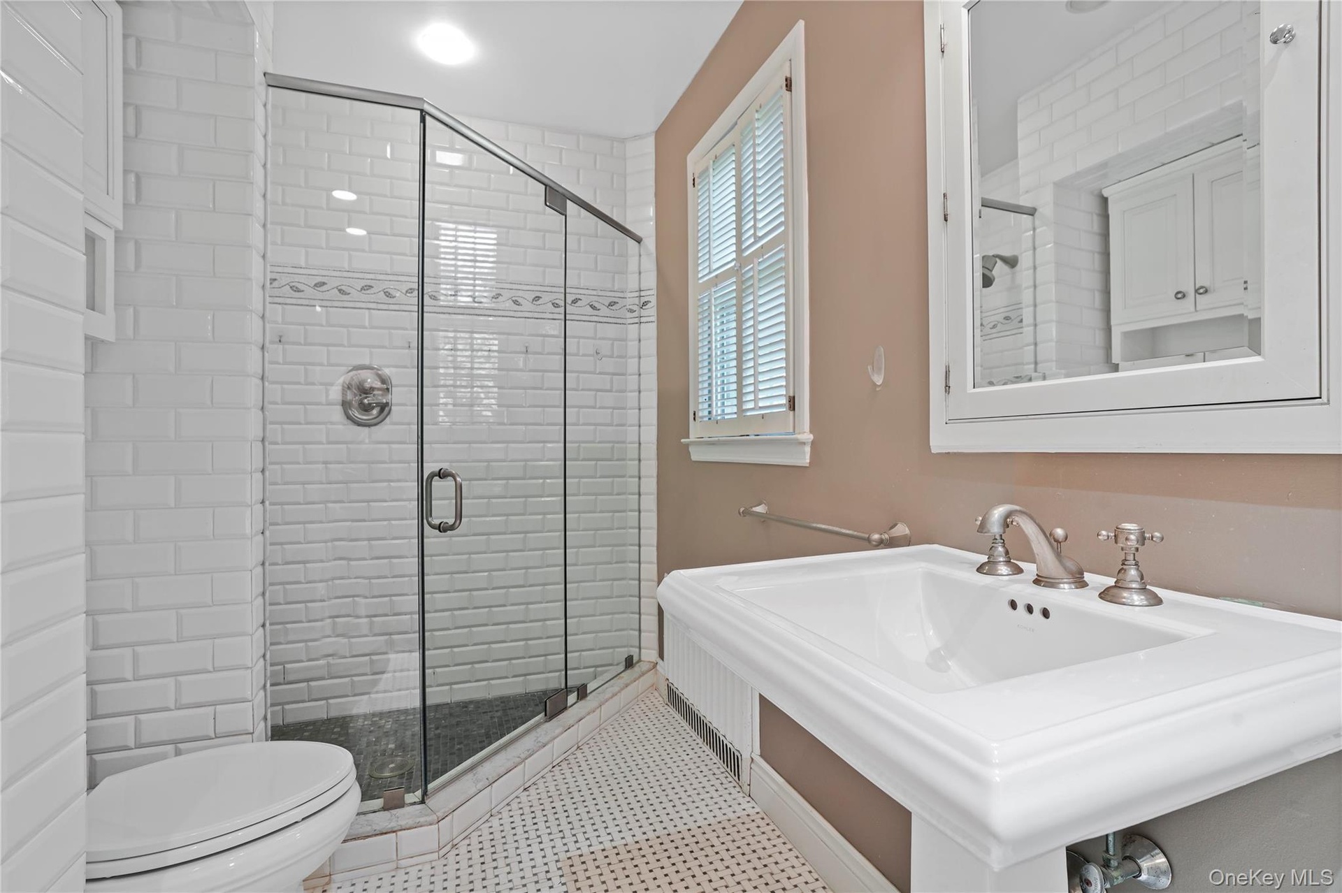 Stylish En Suite Bathroom