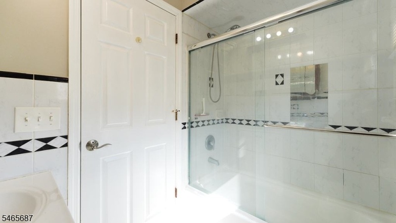 U2 Full en-suite Bath
