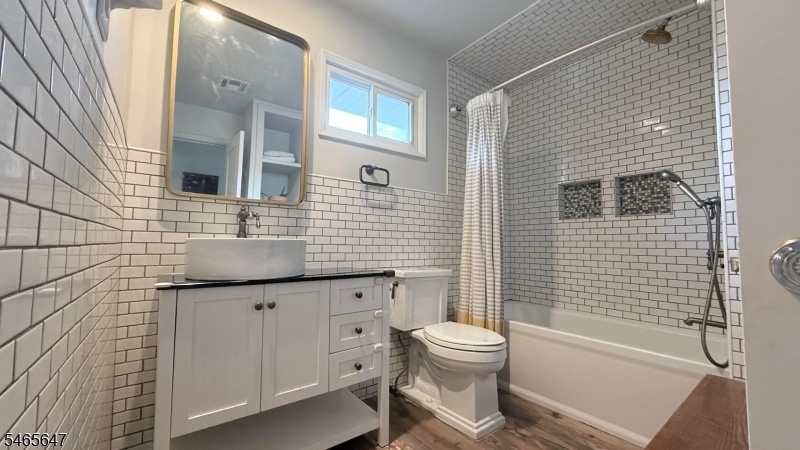 2nd floor bathroom