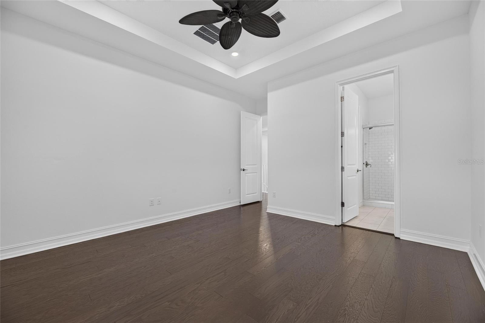 Second Bedroom with Bathroom and Walk in Closet