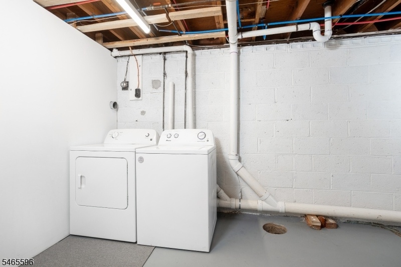 LAUNDRY / UTILITY ROOM