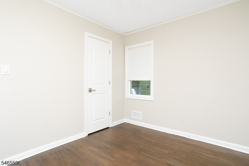 SINGLE DOOR CLOSET