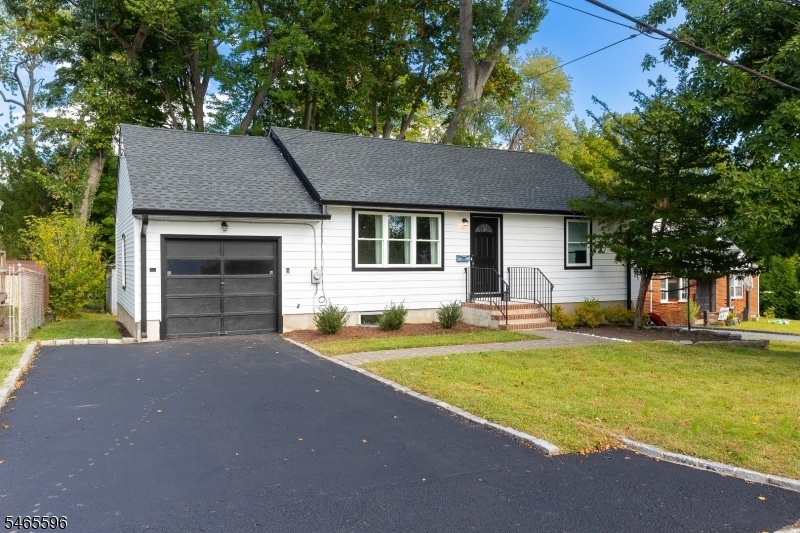 EXPANSIVE DRIVEWAY