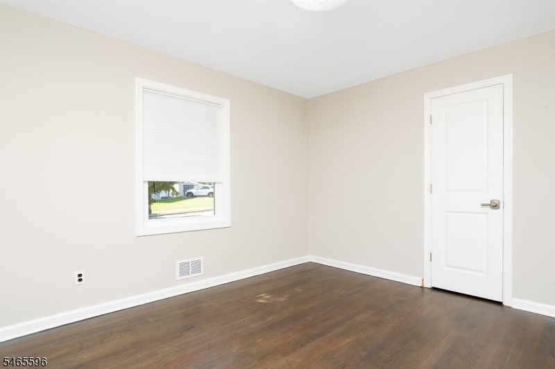 SINGLE DOOR CLOSET