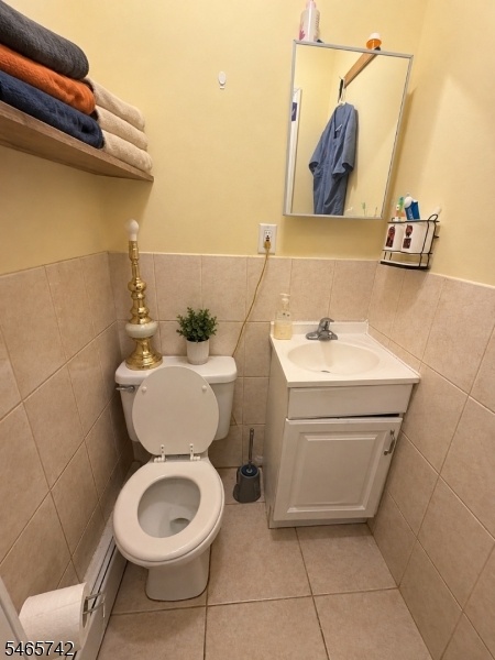 3rd fl Half Bathroom