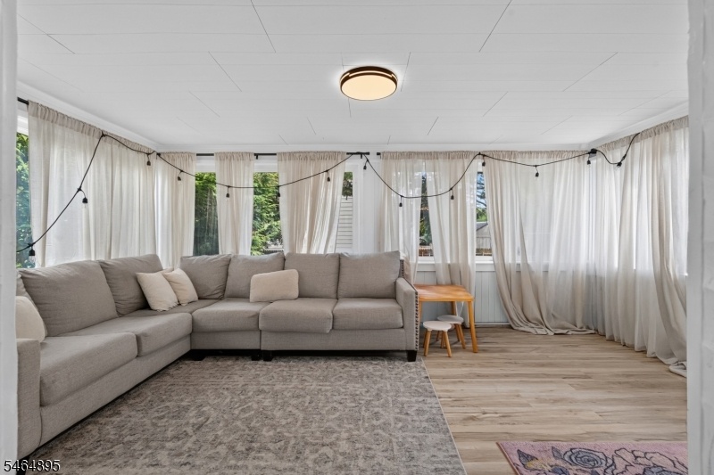 Cozy All Season Room