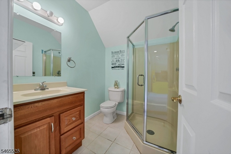 En Suite Full Bath