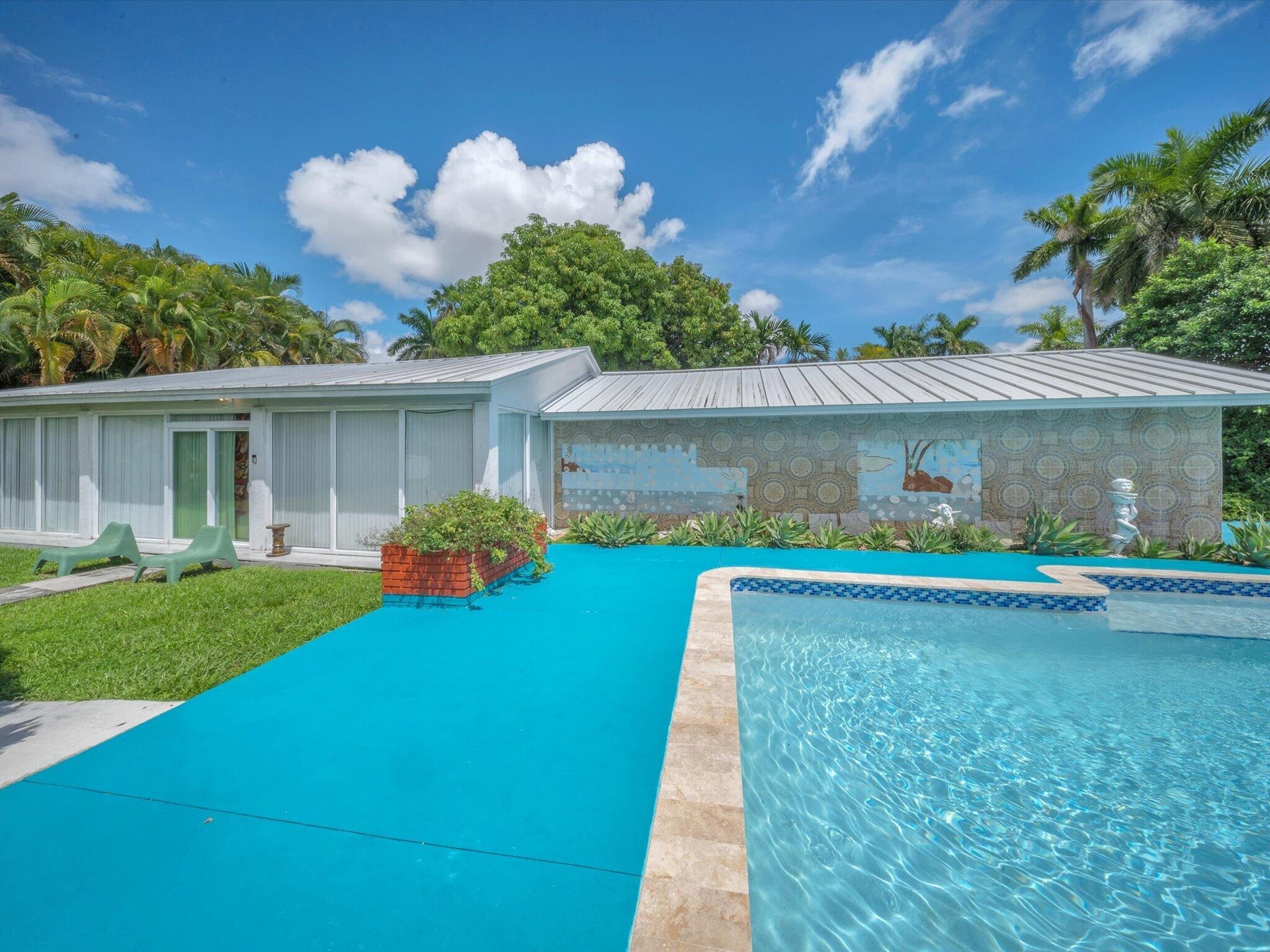 GUEST HOUSE